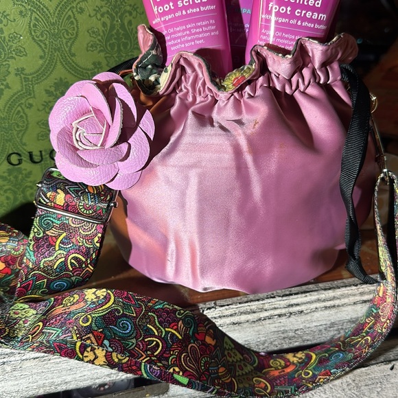 Gucci Pouch and extras 💞 - Picture 3 of 10